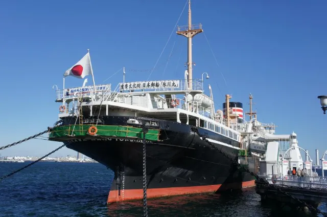 １９３０年に竣工させた１２,０００ｔ級の貨客船の重要文化財「氷川丸」を横浜観光スポットとしてご紹介します。