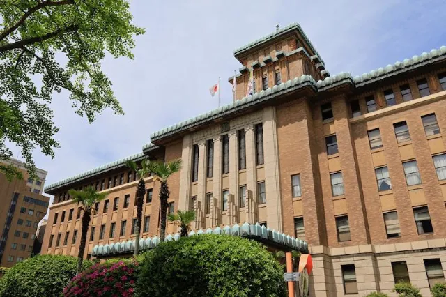 「神奈川県庁本庁舎（キングの塔）」を横浜観光スポットとしてご紹介します。