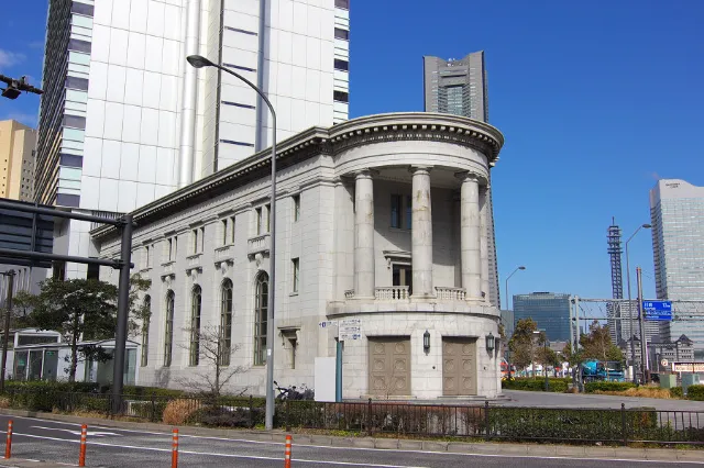 歴史的建造物を活かした高層オフィスビル「横浜アイランドタワー」を横浜観光スポットとしてご紹介します。
