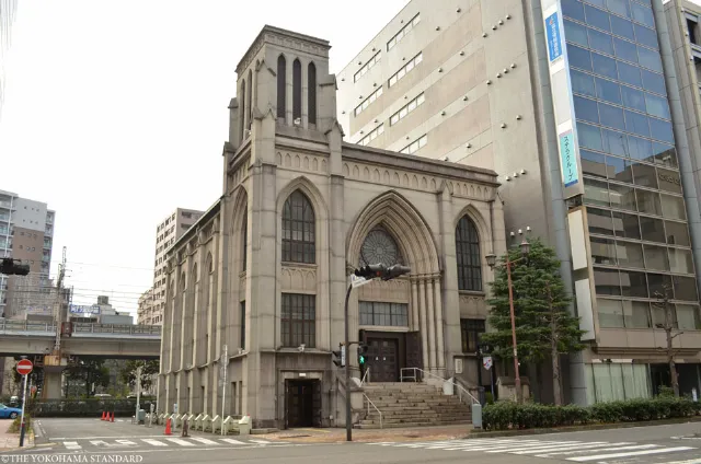 慎ましく厳粛なゴシック教会。ひっそりと佇むのは歴史的建造物「横浜指路教会」を横浜観光スポットとしてご紹介します。