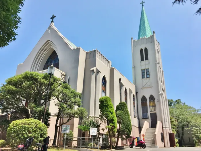 横浜居留地80番地にある重厚感あるゴシック式の教会「カトリック山手教会」を横浜観光スポットとしてご紹介します。