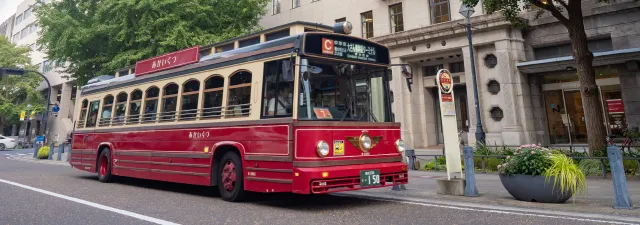 人気の観光地周遊バス「あかいくつ」を横浜観光スポットとしてご紹介します。